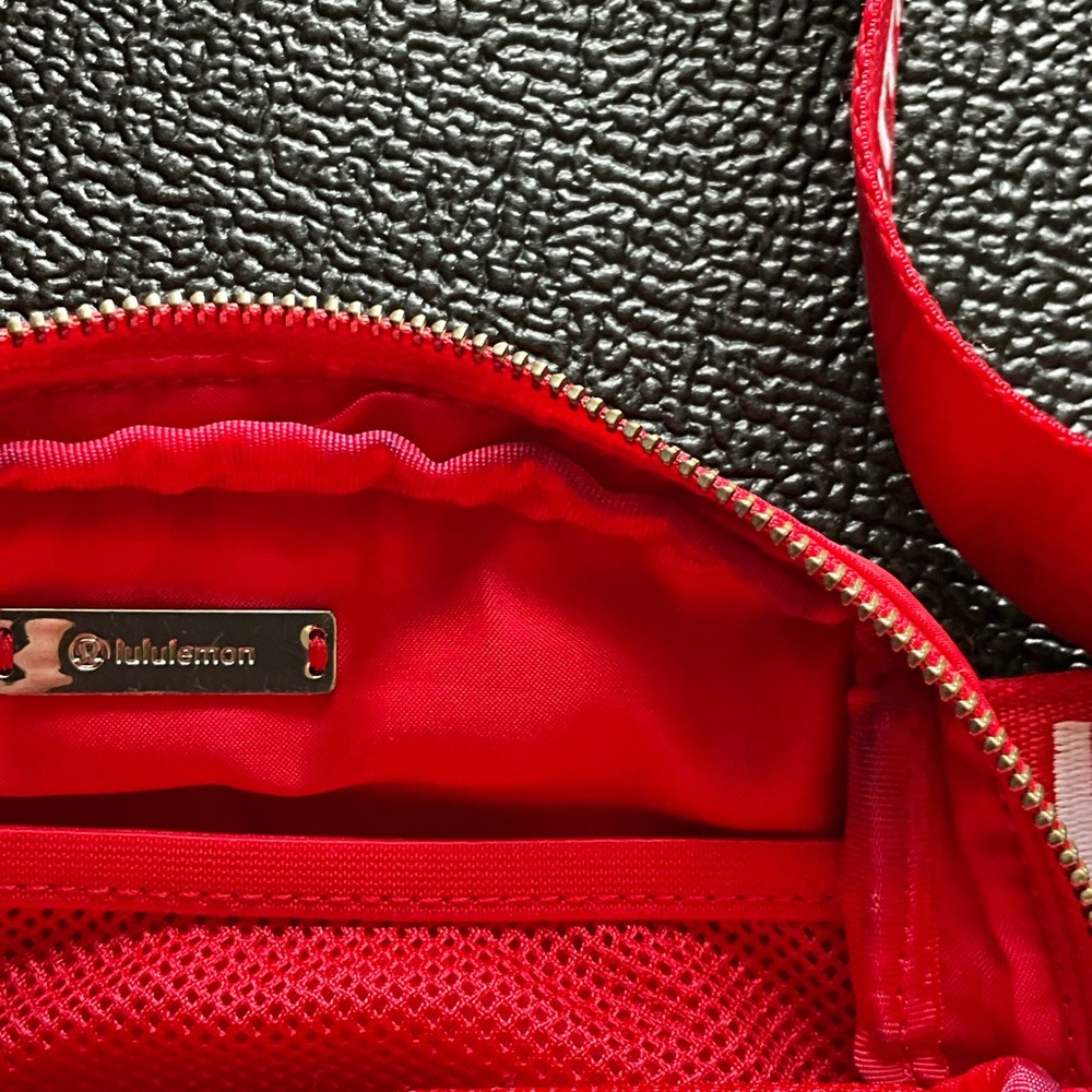 Lululemon Employee Red belt bag - Picture 5 of 7